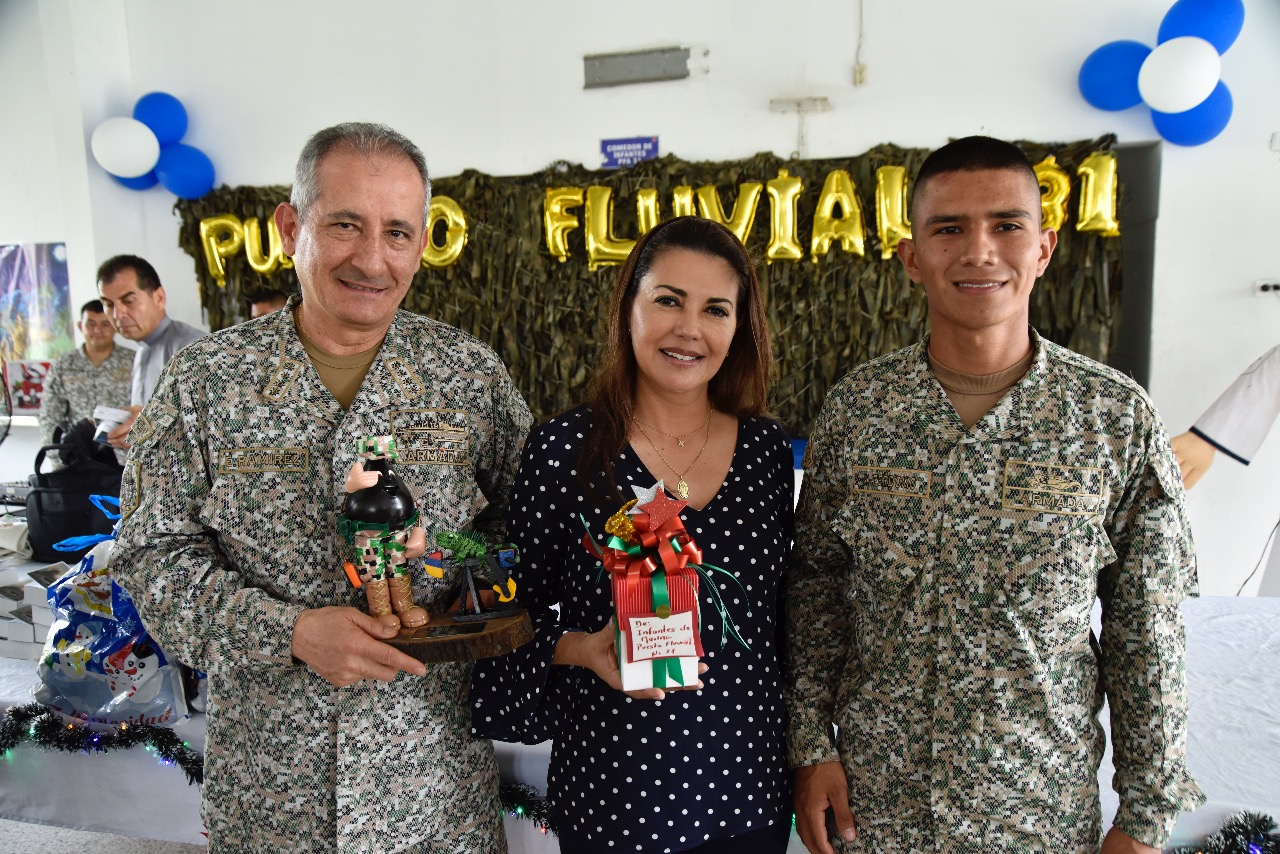 Infantes de Marina en Barrancabermeja reciben la Navidad